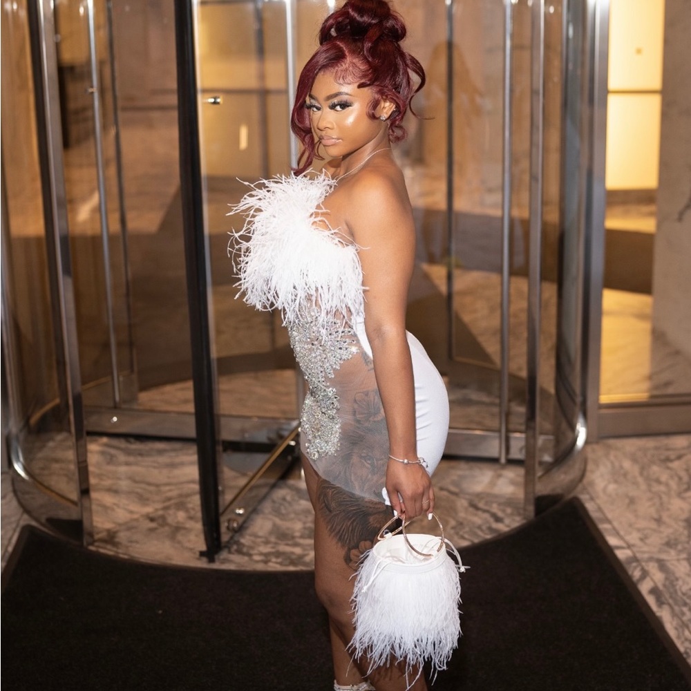 Custom made beautiful dress . Fits 5/ 6 body size pocketbook included